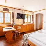 Lustiger Hirsch Hotel 3*