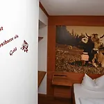 Lustiger Hirsch Akams
