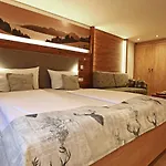 Hotel Lustiger Hirsch 3*
