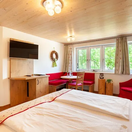 호텔 Lustiger Hirsch 3*