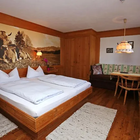 Lustiger Hirsch 호텔 3*