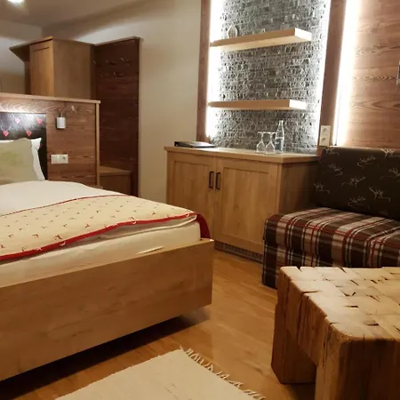 Lustiger Hirsch 호텔 3*