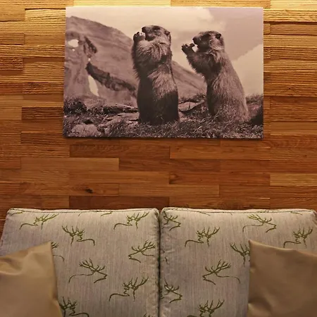 Lustiger Hirsch Akams