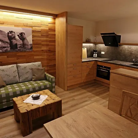 Lustiger Hirsch Akams