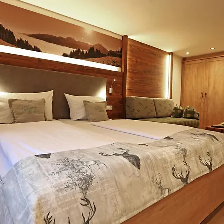 호텔 Lustiger Hirsch 3*