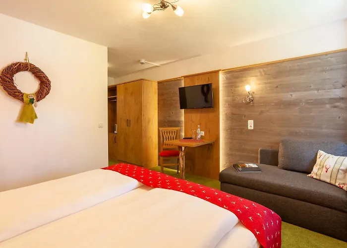 מלון Lustiger Hirsch 3*