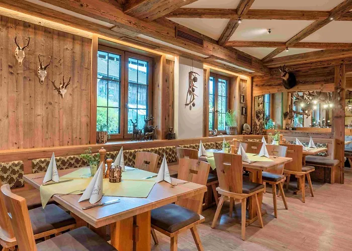 Hotel Lustiger Hirsch Akams