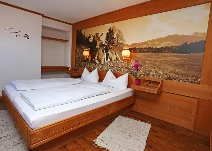 Lustiger Hirsch Akams