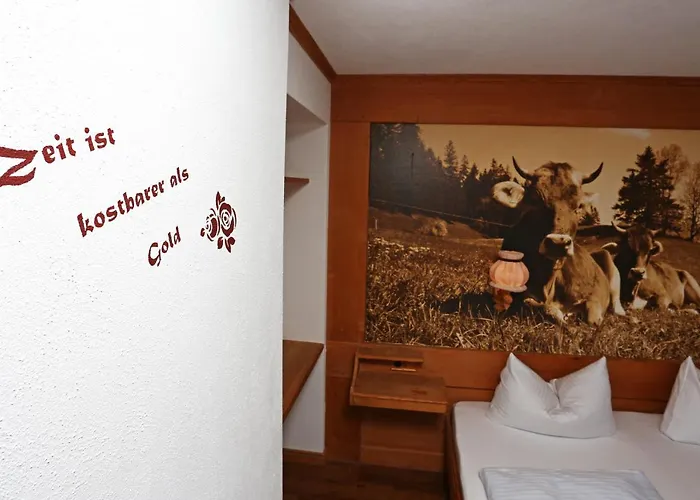 Lustiger Hirsch Akams
