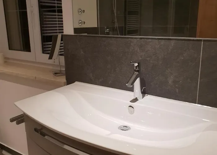 Lustiger Hirsch 3* Akams