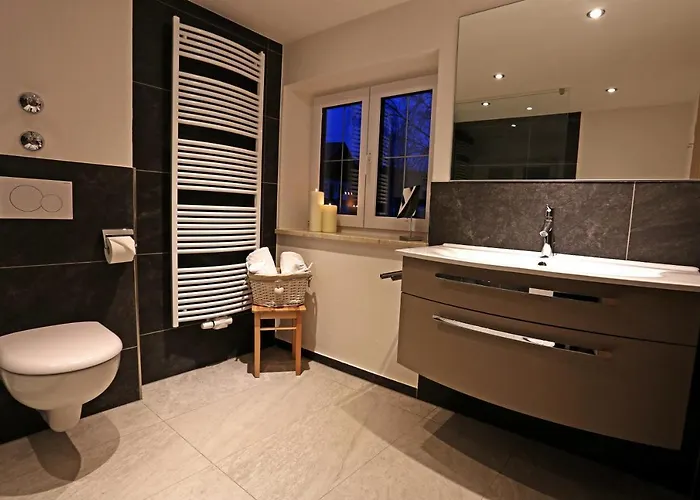 Lustiger Hirsch מלון Akams