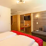 Hotel Lustiger Hirsch 3*