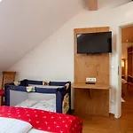 Lustiger Hirsch Hotel 3*