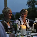 Hotel Lustiger Hirsch Akams