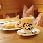 Hotel Lustiger Hirsch Akams