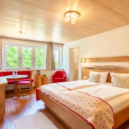 Lustiger Hirsch Hotel Akams