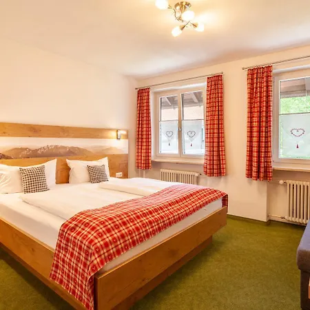 Lustiger Hirsch Hotel Akams