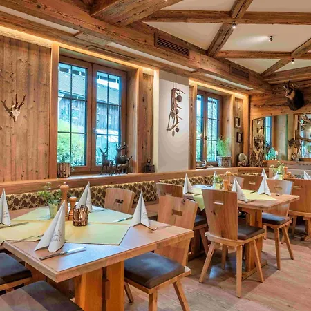Hotel Lustiger Hirsch Akams