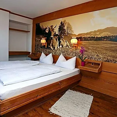 Hotel Lustiger Hirsch 3*