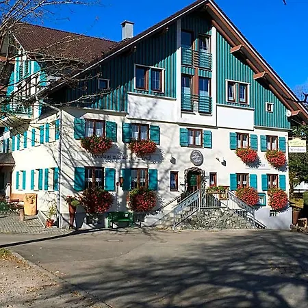 Lustiger Hirsch Akams