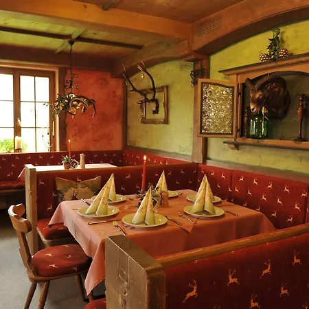 Lustiger Hirsch Hotel Akams