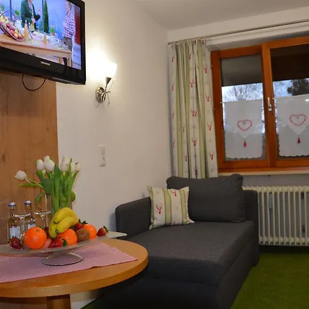 Lustiger Hirsch Szálloda 3*