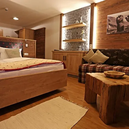 Lustiger Hirsch מלון Akams