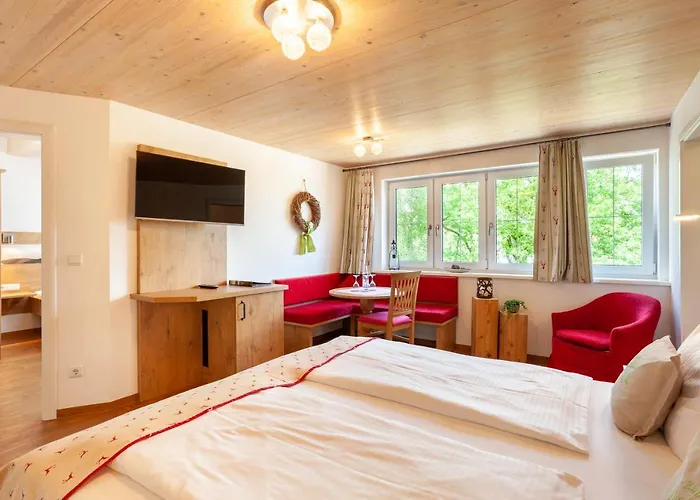 Hotel Lustiger Hirsch 3*