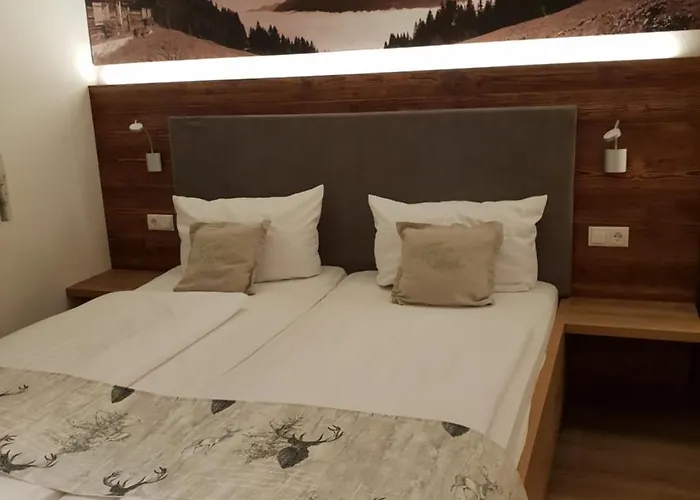 Lustiger Hirsch Hotel Akams